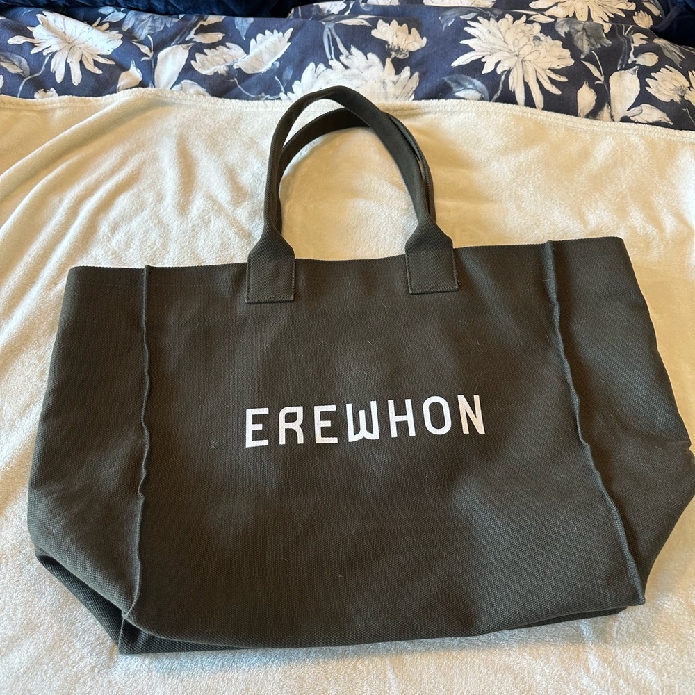 NWOT Erewhon Traveler Bag in Army Green SOLD OUT everywhere